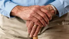 Ab 55 wird der Körper steif: Dieses Stretching bringt die Beweglichkeit ganz einfach zurück