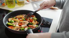 Warum man vor dem Braten Essig in die Bratpfanne gibt: Ein alter Kochtrick