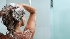 Das gibt es in jeder Küche: Geben Sie einen Löffel ins Shampoo, und die Haare glänzen