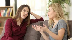 Jemandem ins Wort fallen: Psychologen erklären, was das über die Persönlichkeit sagt