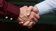 Was bedeutet ein schwacher Händedruck? Die Psychologie nennt mehrere Fakten