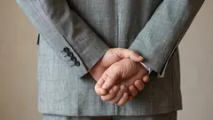 Was das Gehen mit den Händen auf dem Rücken psychologisch bedeutet – Expertenantwort