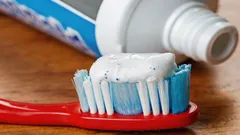 Gewöhnliche Zahnpasta hat sauber gemacht, was kein Reiniger geschafft hat: Das sollte jeder wissen