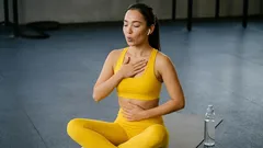 Rücken gerade, Bauch weg: Diese Übungskombination ersetzt stundenlanges Training