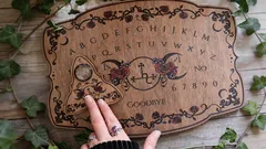 Mystik oder Psychologie: Was ist das Geheimnis des Ouija-Bretts?