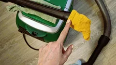 Warum man eine alte Socke über den Staubsauger stülpen sollte: ein einfacher und nützlicher Trick
